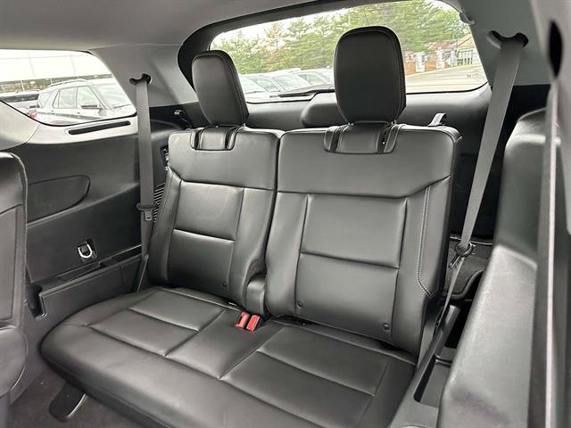 Used 2023 Ford Explorer XLT w/ Equipment Group 202A AWD/4WD image 32