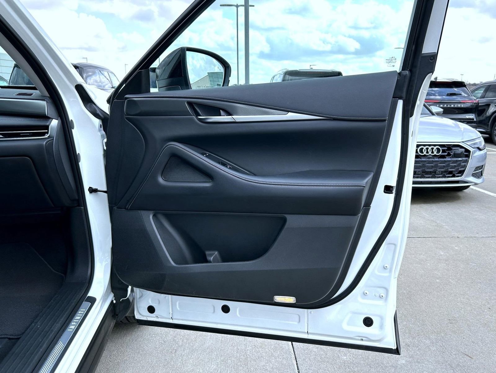 Used 2023 INFINITI QX60 Luxe w/ Cargo Package image 16