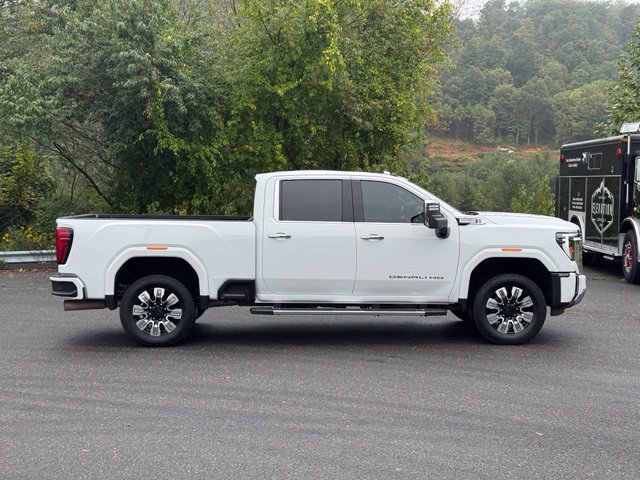 Used 2024 GMC Sierra 2500 Denali w/ Technology Package AWD/4WD image 8