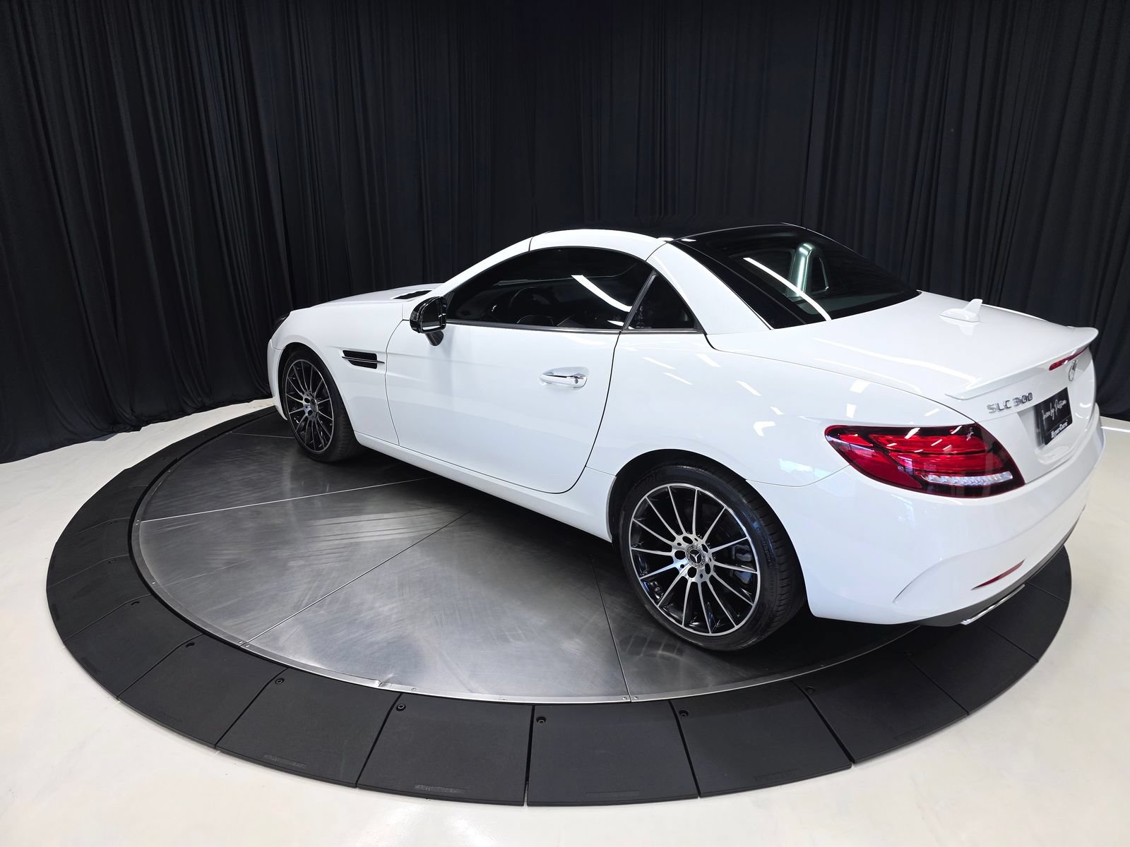 Used 2019 Mercedes-Benz SLC 300 image 11