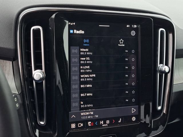 Used 2023 Volvo XC40 B5 Ultimate w/ Protection Package Premier image 13