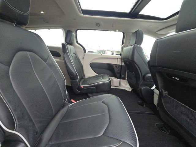 Used 2024 Chrysler Pacifica Limited image 15
