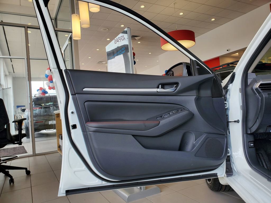 New 2026 Nissan Altima 2.5 SR AWD/4WD image 15