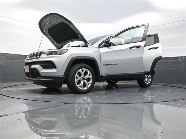Used 2025 Jeep Compass Sport image 37