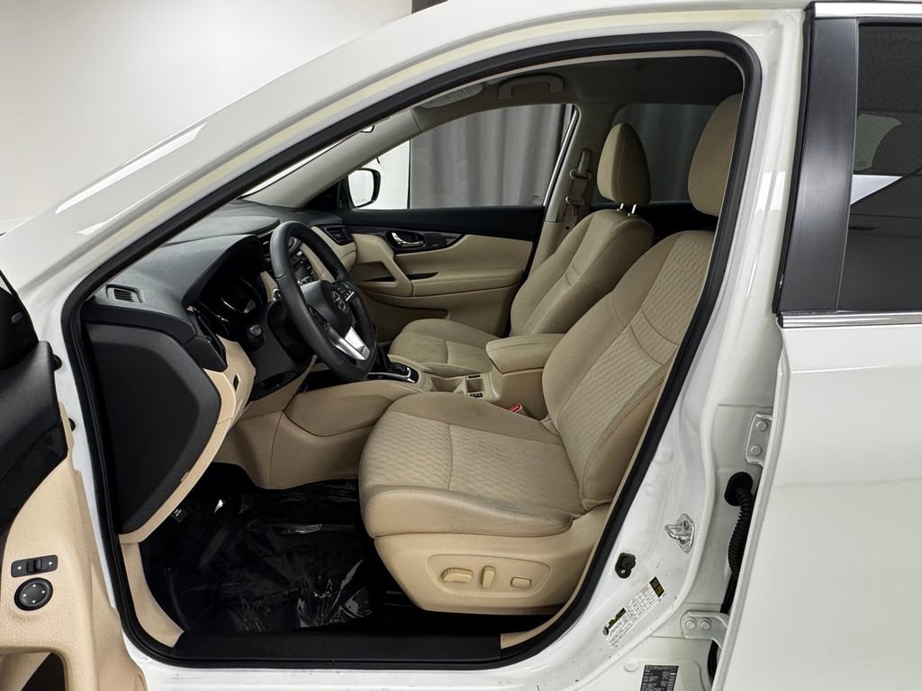 Used 2017 Nissan Rogue SV image 10