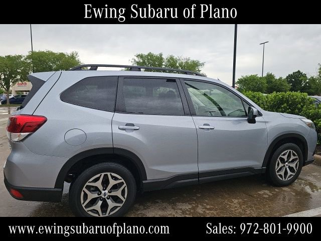 Used 2023 Subaru Forester Premium image 4