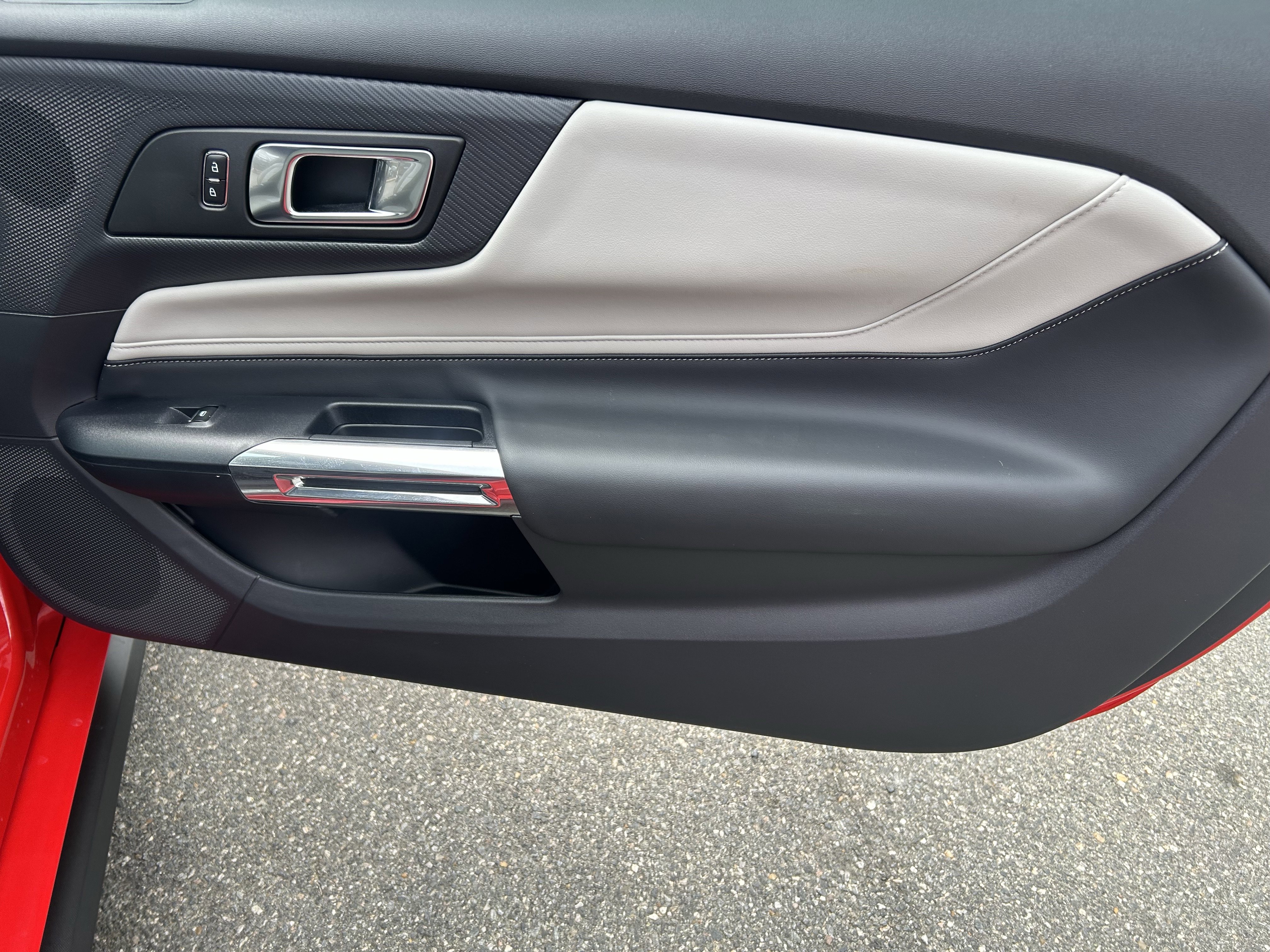 Certified 2025 Ford Mustang Premium image 17