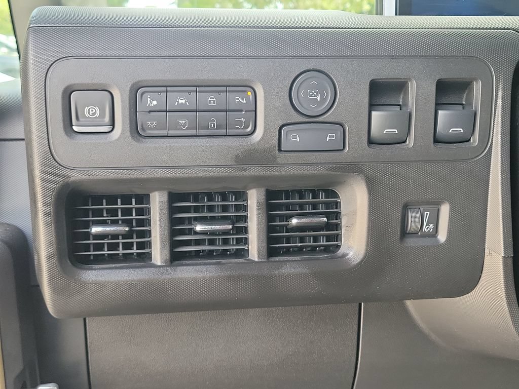 Used 2024 Chevrolet Brightdrop 400 w/ Commercial Equipment Package AWD/4WD image 13
