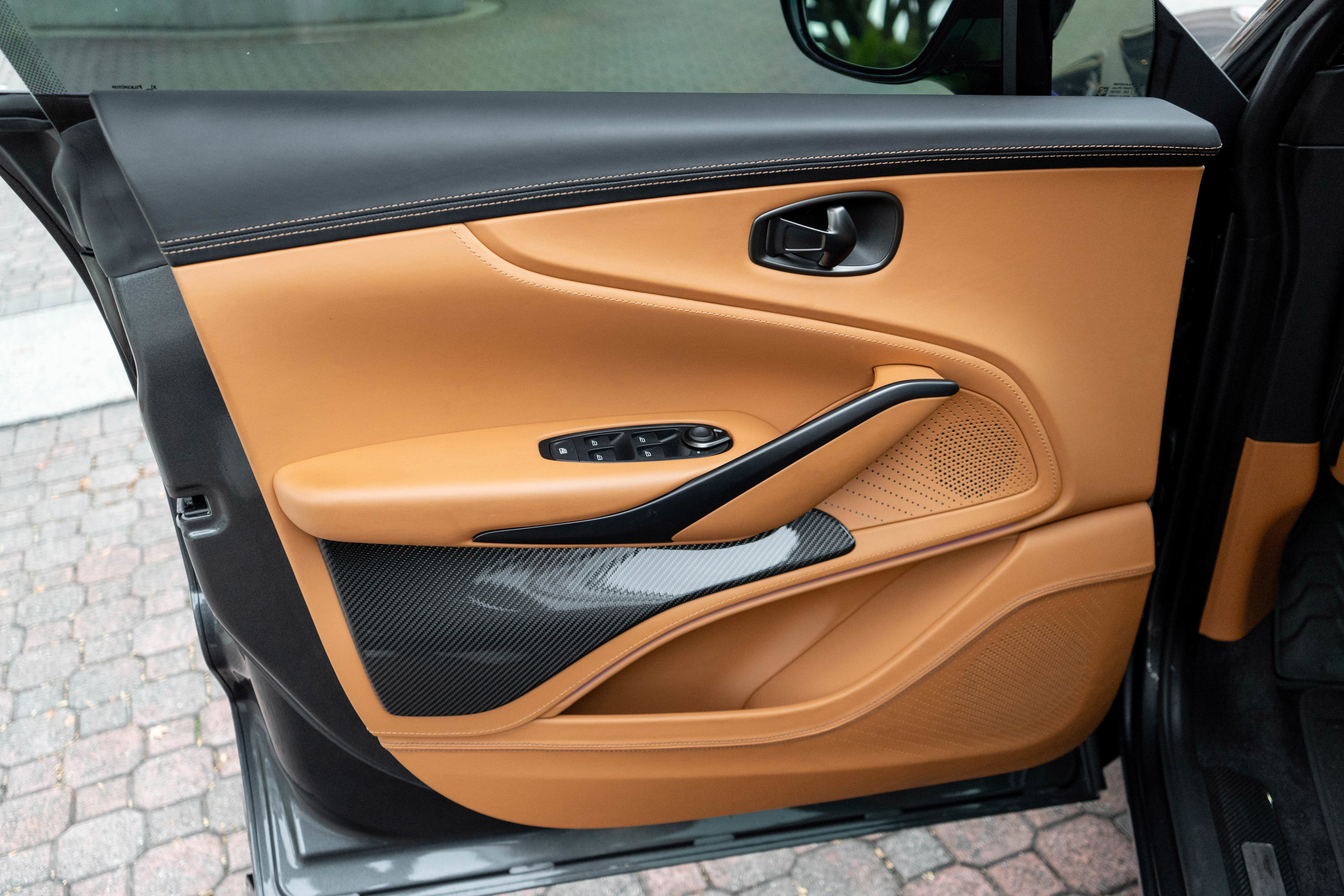 Used 2024 Aston Martin DBX 707 image 15