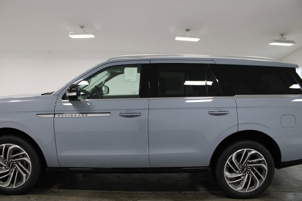 New 2026 Lincoln Navigator Reserve image 5