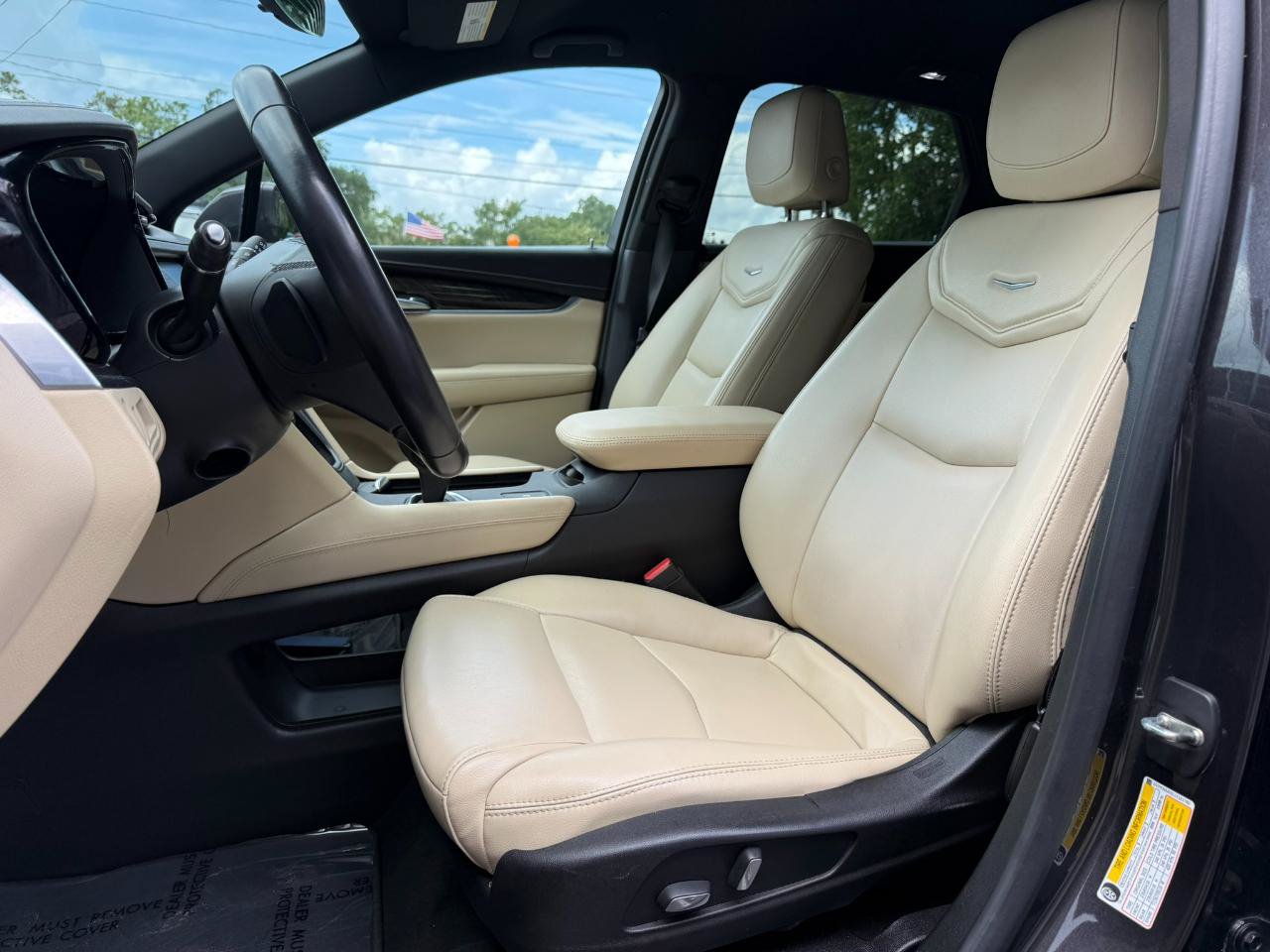 Used 2018 Cadillac XT5 FWD image 23