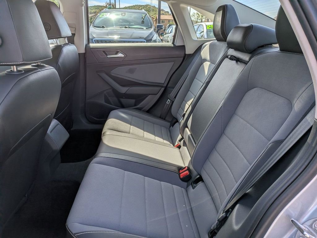 Used 2025 Volkswagen Jetta SE image 28