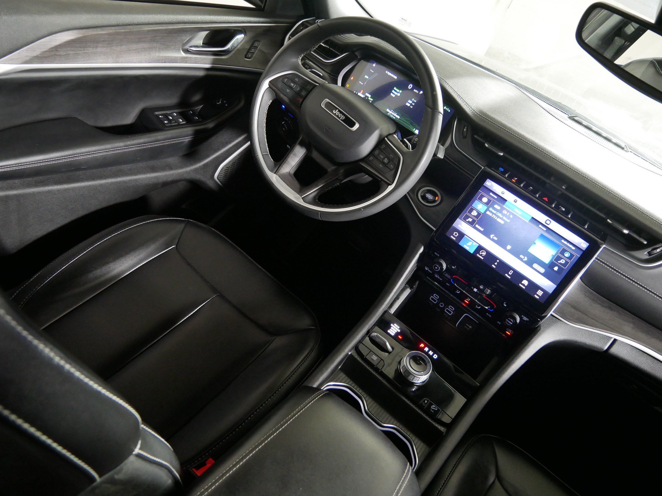 Used 2024 Jeep Grand Cherokee Limited 4xe AWD/4WD image 9