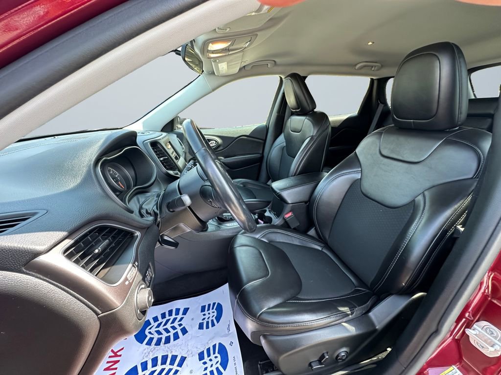 Used 2019 Jeep Cherokee Latitude Plus w/ Cold Weather Group AWD/4WD image 9