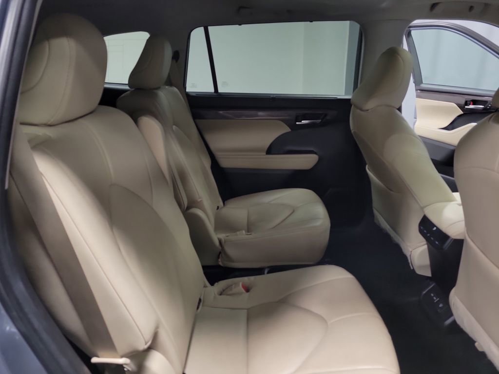 Used 2023 Toyota Highlander Limited image 25