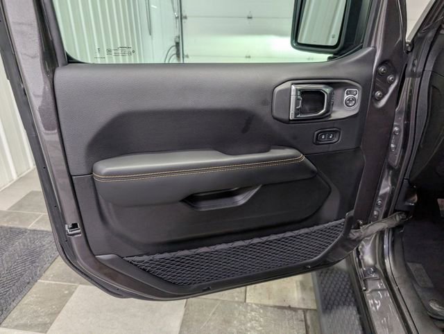 Used 2025 Jeep Wrangler Unlimited Sahara AWD/4WD image 12