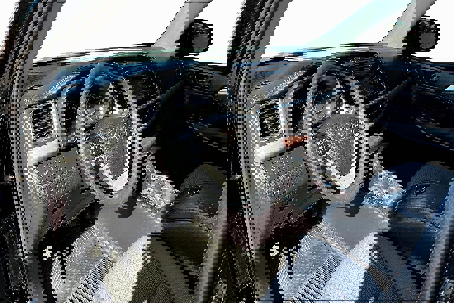 Used 2019 Toyota Highlander LE image 12