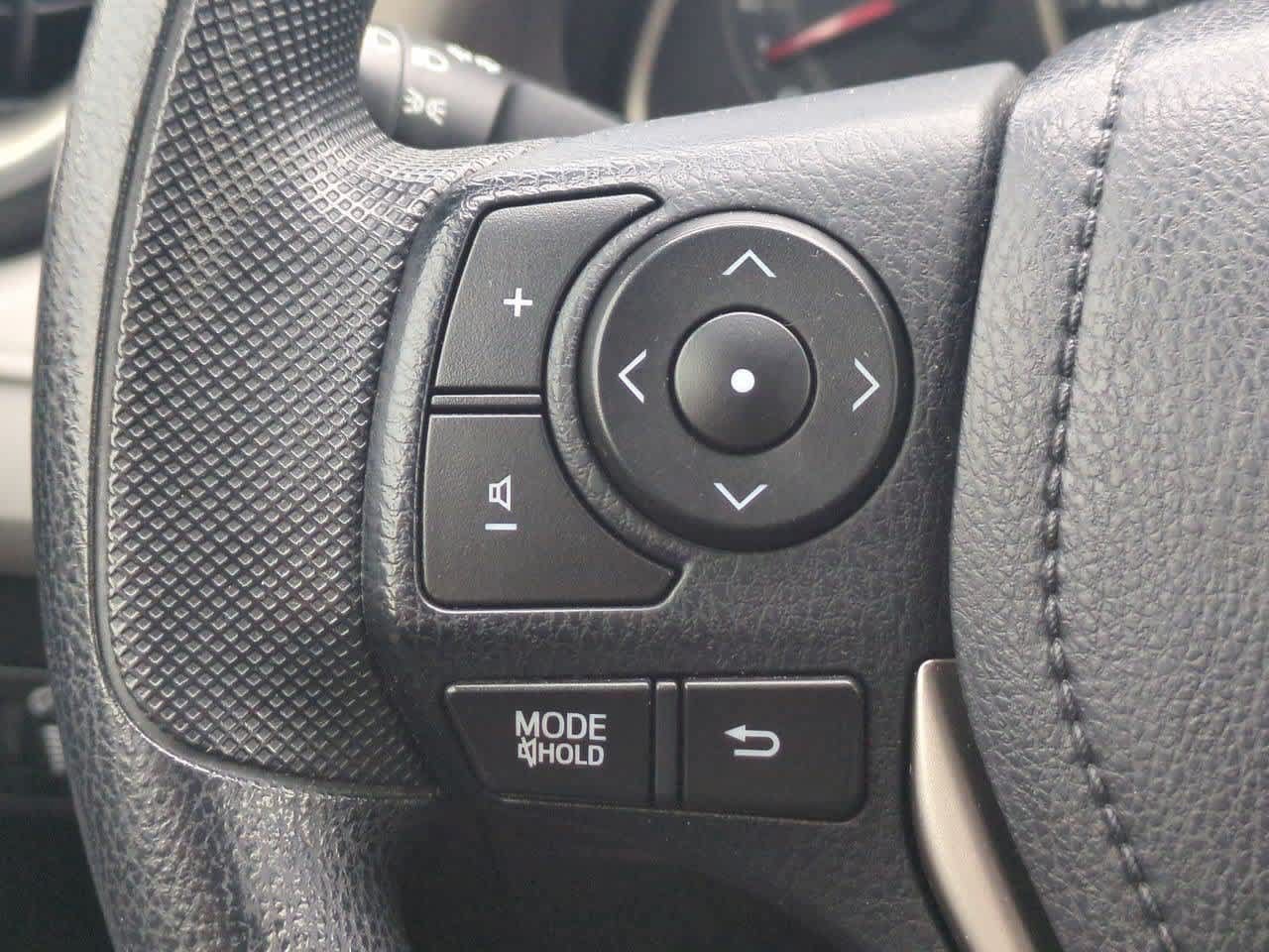 Used 2015 Toyota RAV4 LE AWD/4WD image 22