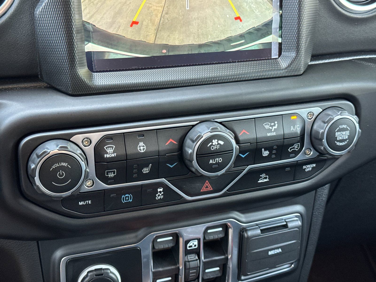 New 2023 Jeep Wrangler Unlimited Rubicon 4xe w/ Cold Weather Group image 21