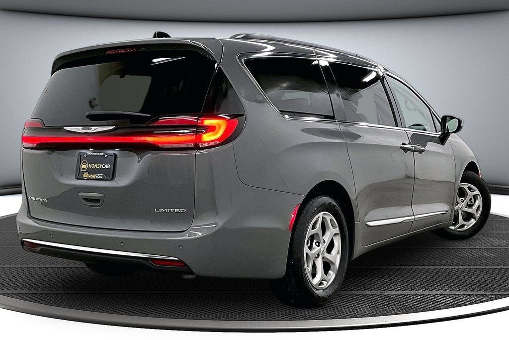 Used 2023 Chrysler Pacifica Limited FWD image 6