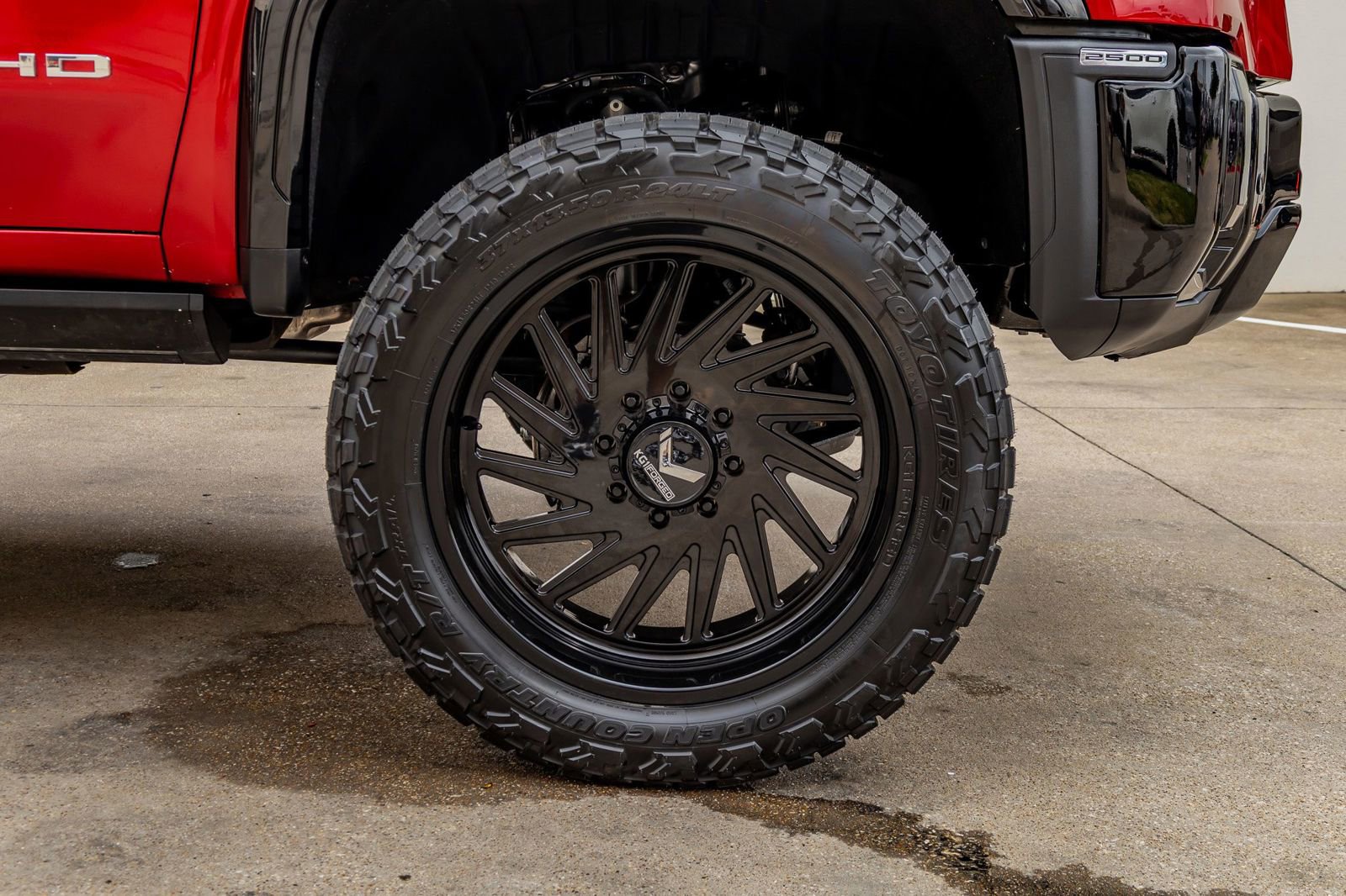 Used 2025 GMC Sierra 2500 AT4X image 12