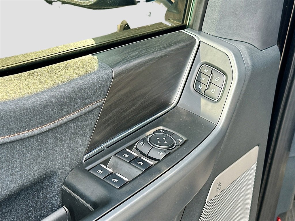 Used 2025 Ford F150 Lightning Lariat image 18