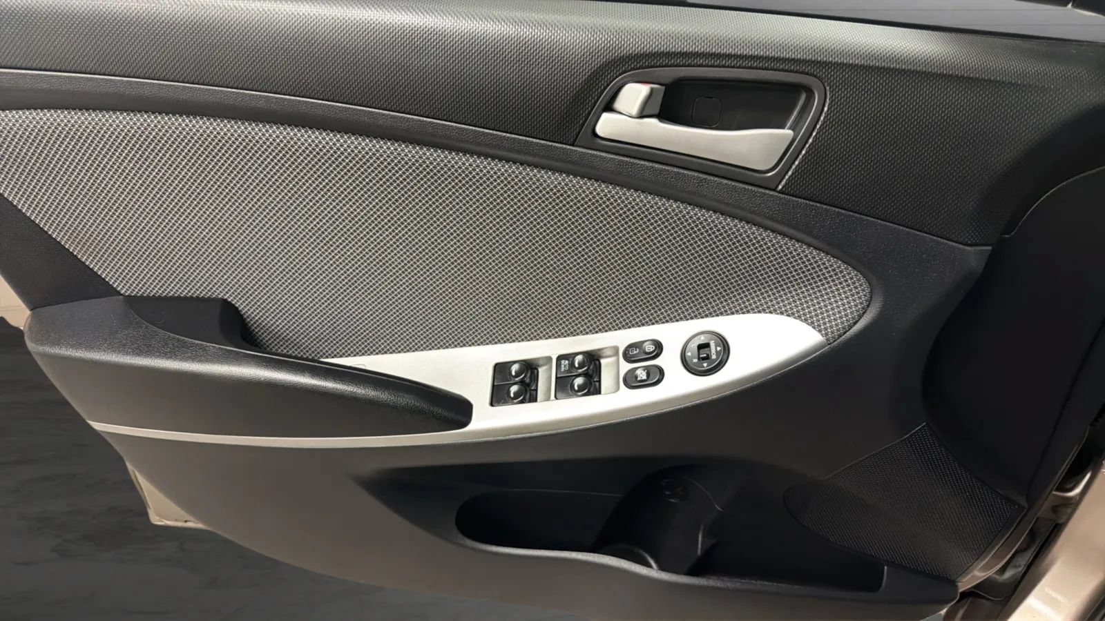 Used 2014 Hyundai Accent GS FWD image 15