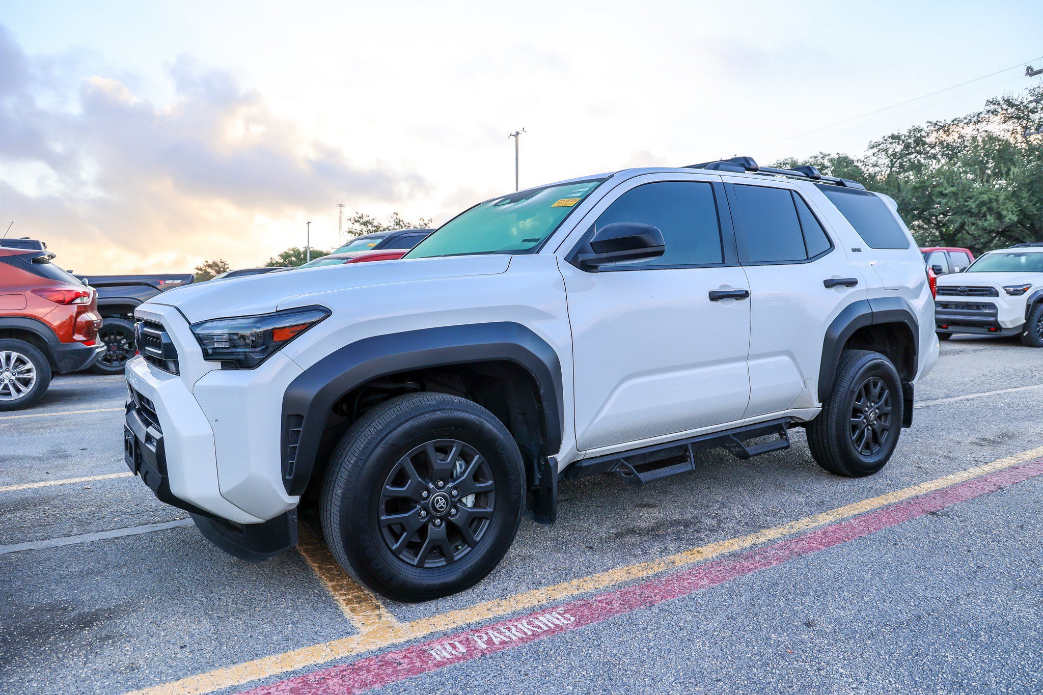 Used 2025 Toyota 4Runner SR5 AWD/4WD image 3