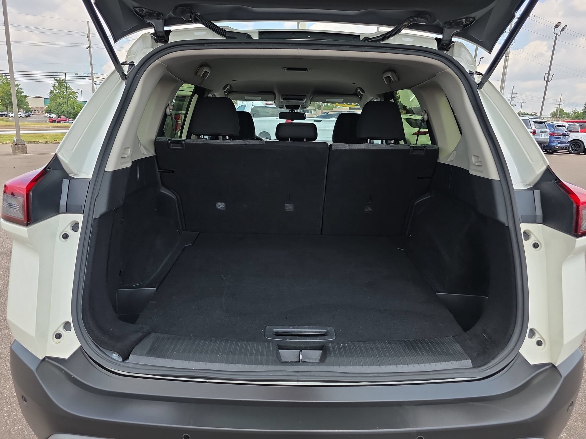 Used 2023 Nissan Rogue SV AWD/4WD image 13