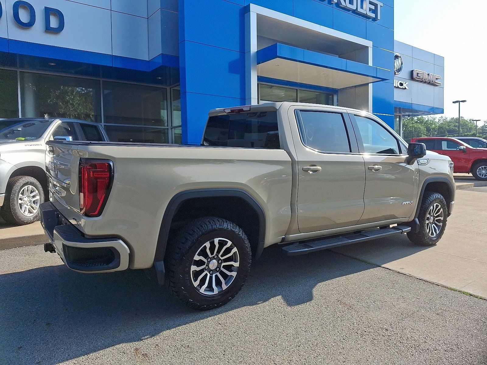 Used 2022 GMC Sierra 1500 AT4 w/ AT4 Premium Package image 6