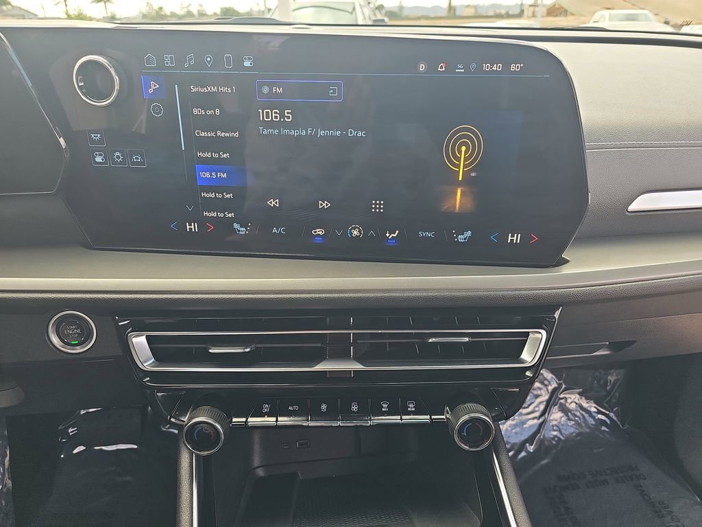 Used 2025 Chevrolet Traverse LT FWD image 21