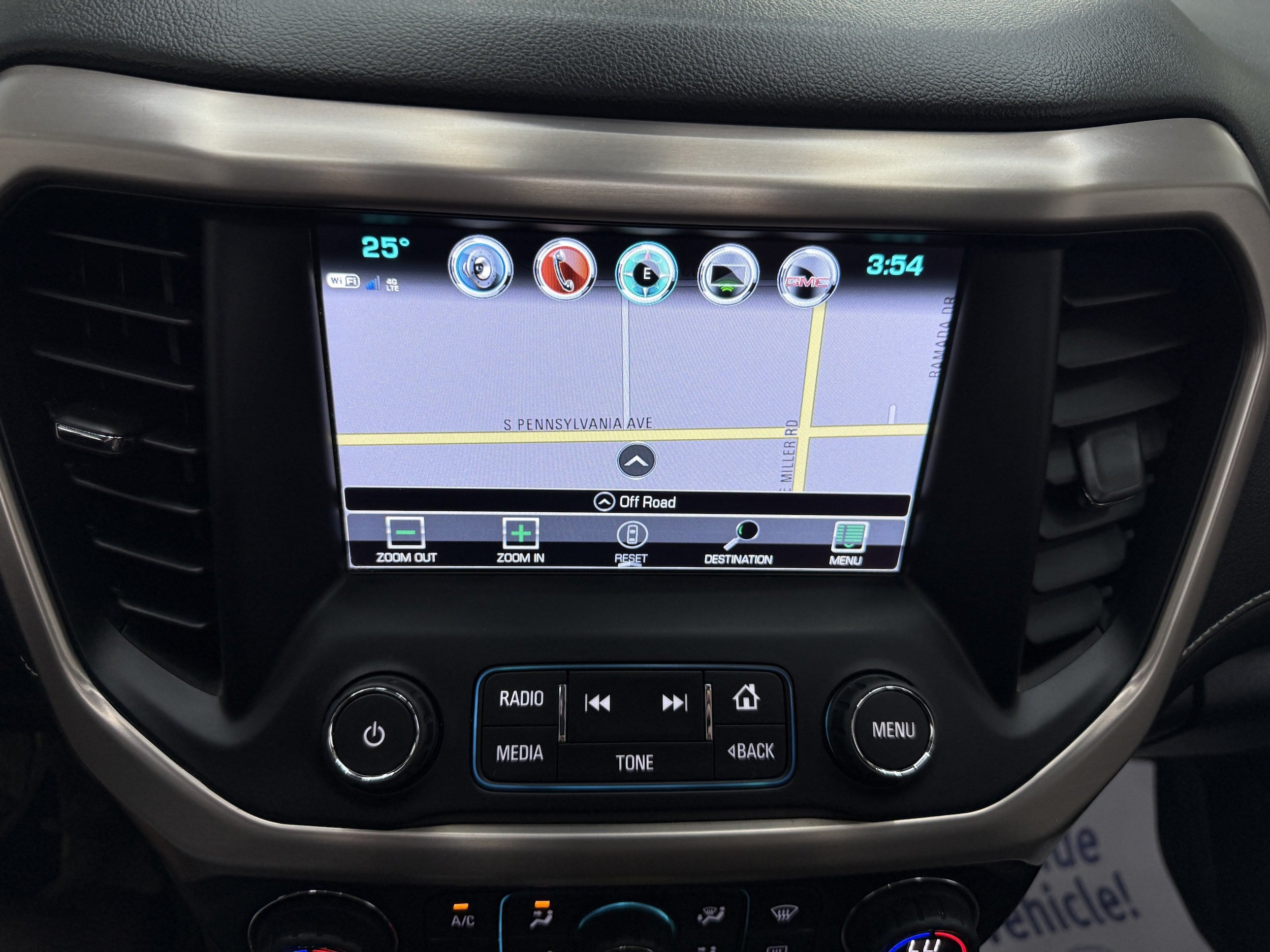 Used 2018 GMC Acadia Denali w/ Technology Package AWD/4WD image 19