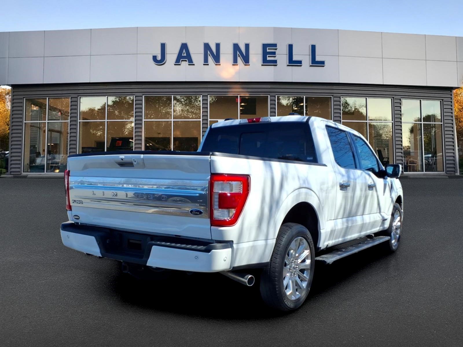 Used 2023 Ford F150 Limited image 5