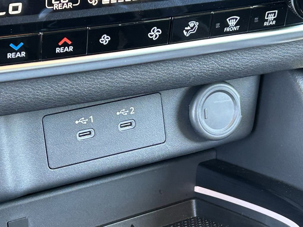 Used 2025 Nissan Rogue SL w/ SL Premium Package image 23