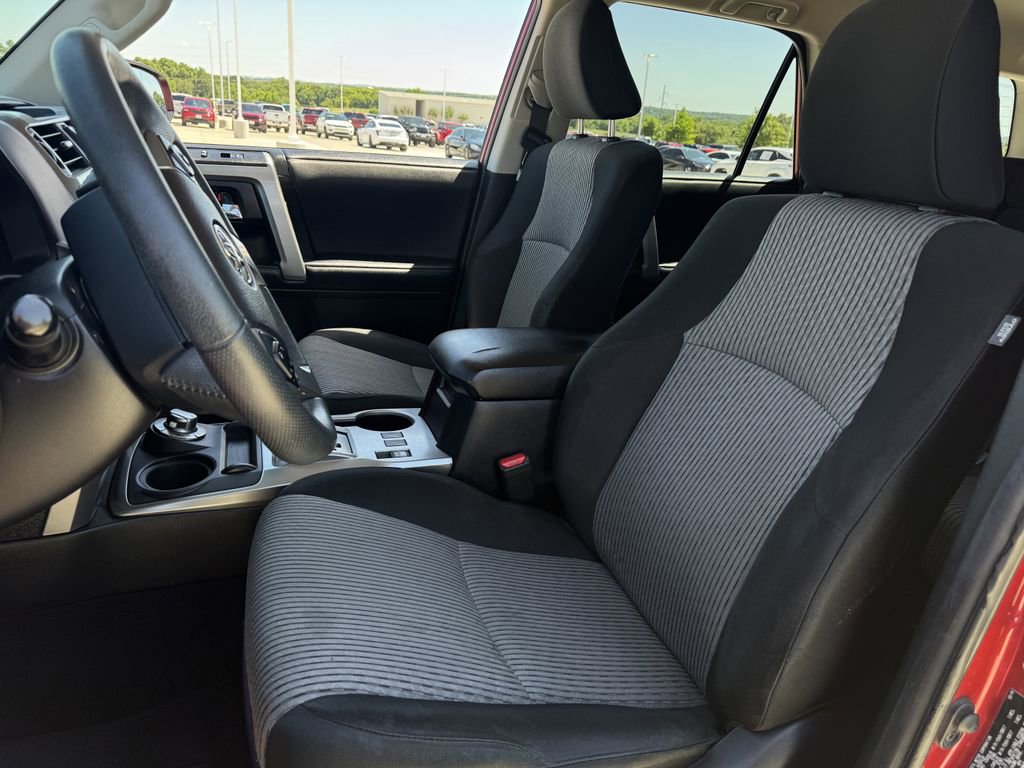 Used 2020 Toyota 4Runner SR5 AWD/4WD image 24