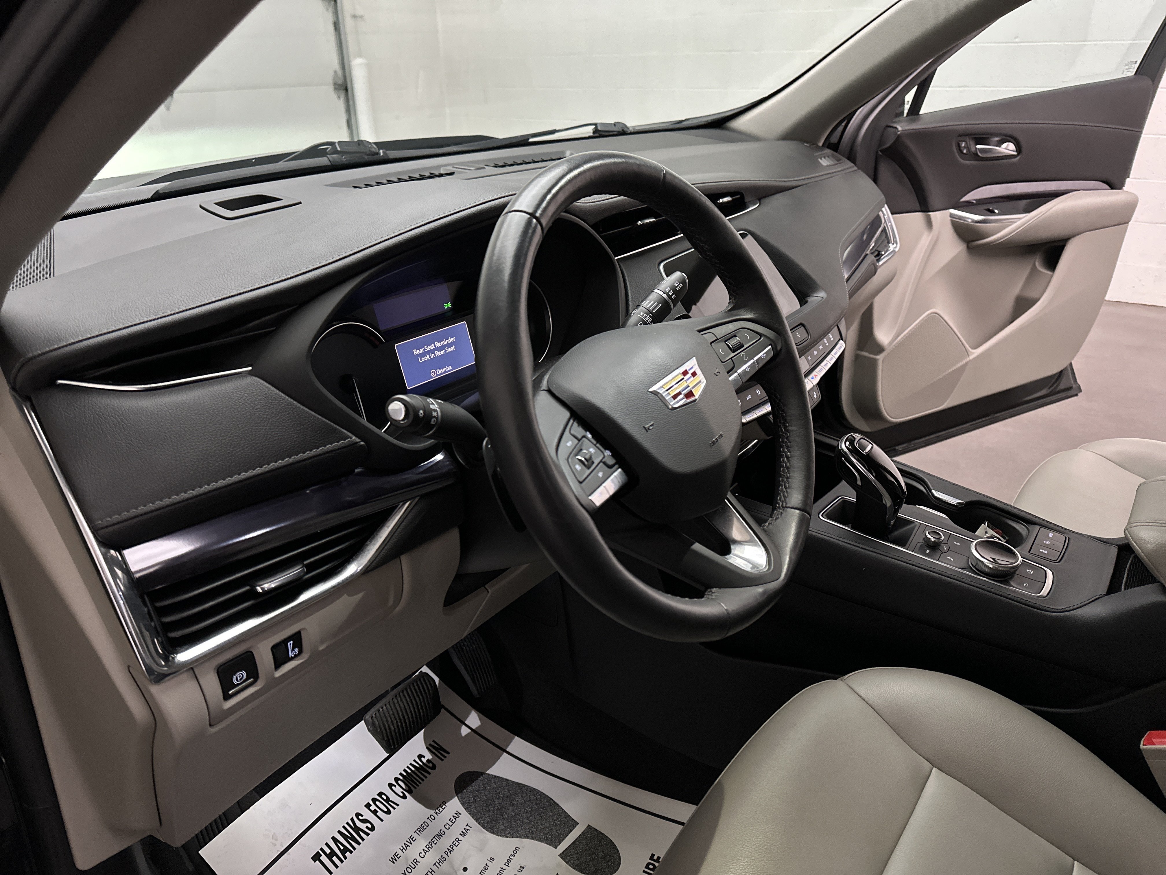 Used 2023 Cadillac XT4 Luxury w/ Cold Weather Package image 17