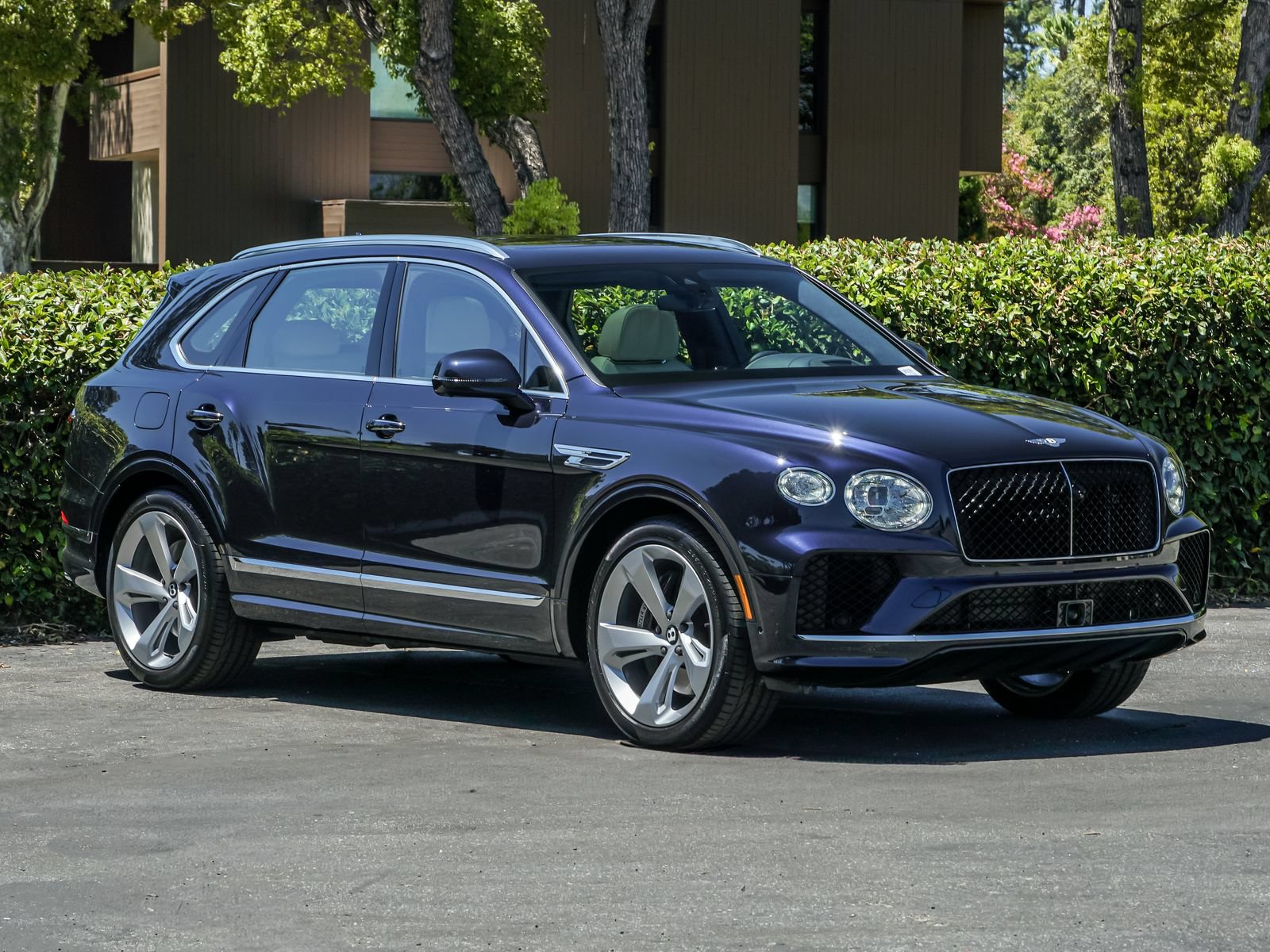 Used 2024 Bentley Bentayga AWD/4WD image 9