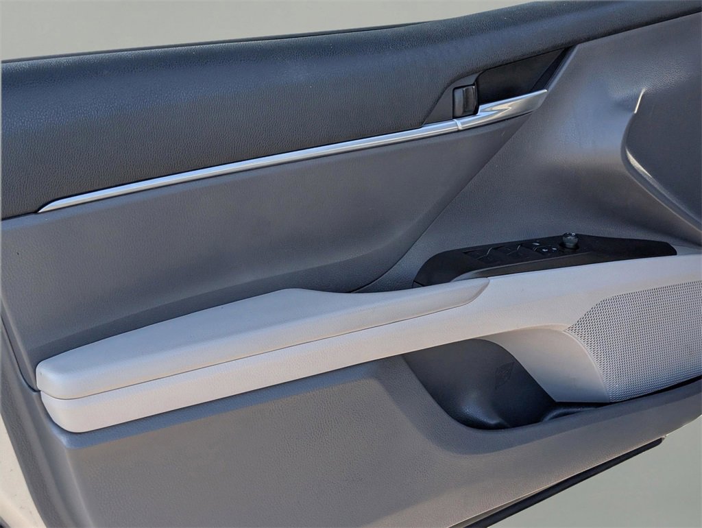 Used 2023 Toyota Camry SE image 13