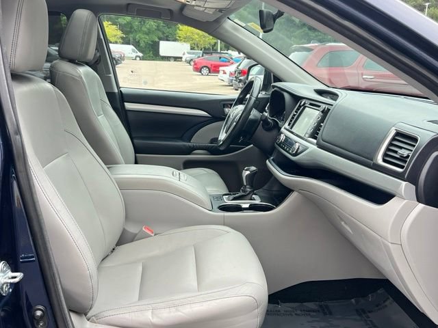 Used 2015 Toyota Highlander XLE AWD/4WD image 11