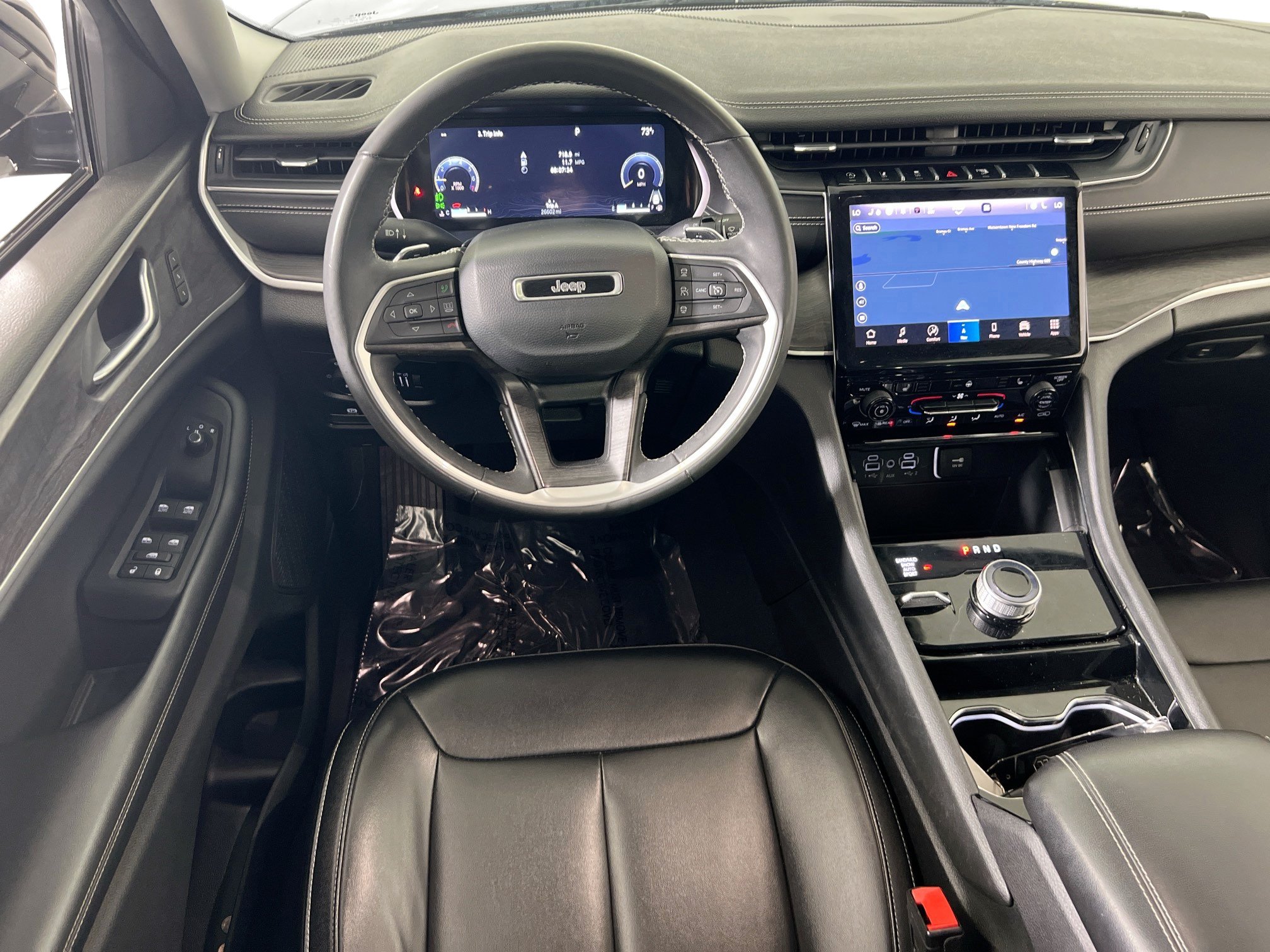 Used 2023 Jeep Grand Cherokee L Limited w/ Black Appearance Package AWD/4WD image 22