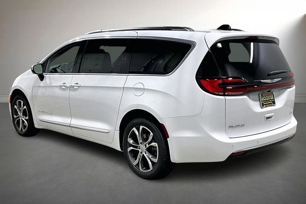New 2026 Chrysler Pacifica Pinnacle image 3
