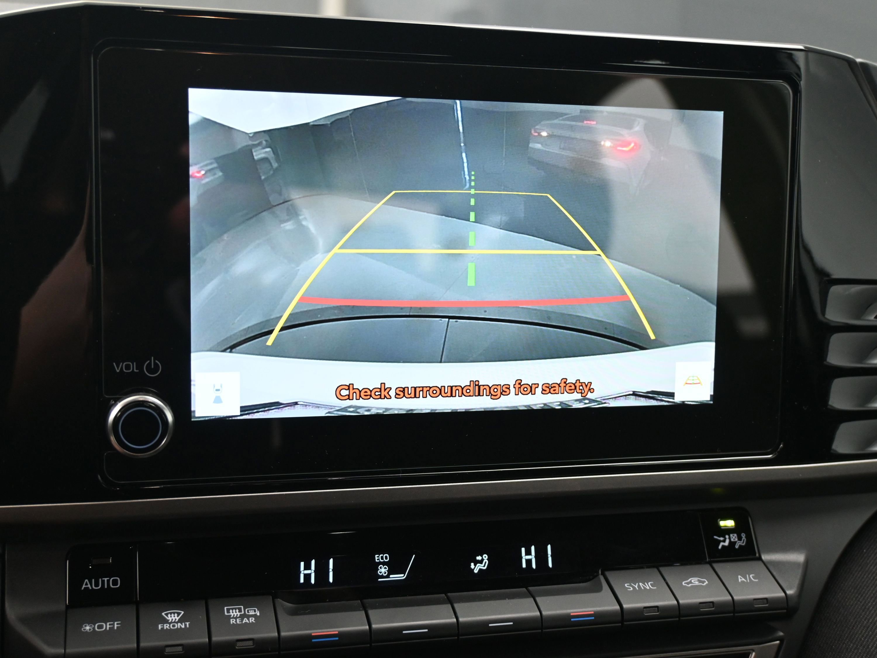 Used 2025 Toyota Camry LE w/ Convenience Package image 13