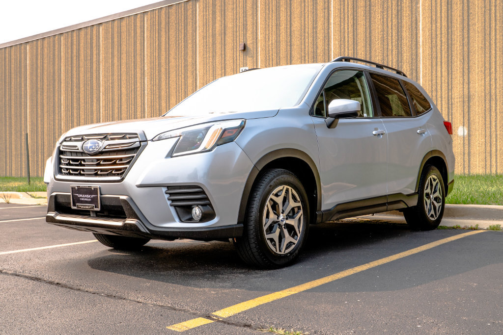 Used 2023 Subaru Forester Premium AWD/4WD image 3
