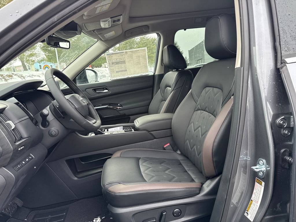 New 2026 Nissan Pathfinder Platinum image 10
