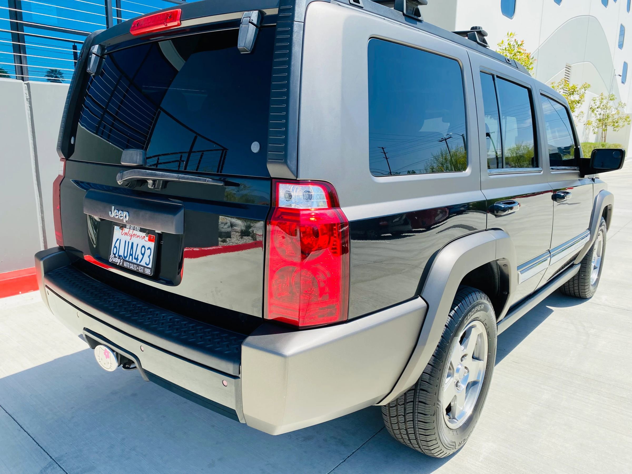 Used 2010 Jeep Commander Sport w/ Sun/Sound Group RWD image 9