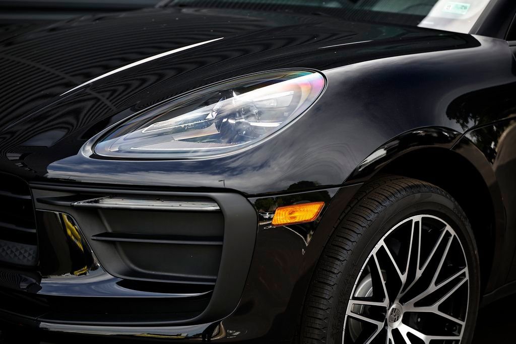 Certified 2026 Porsche Macan image 11