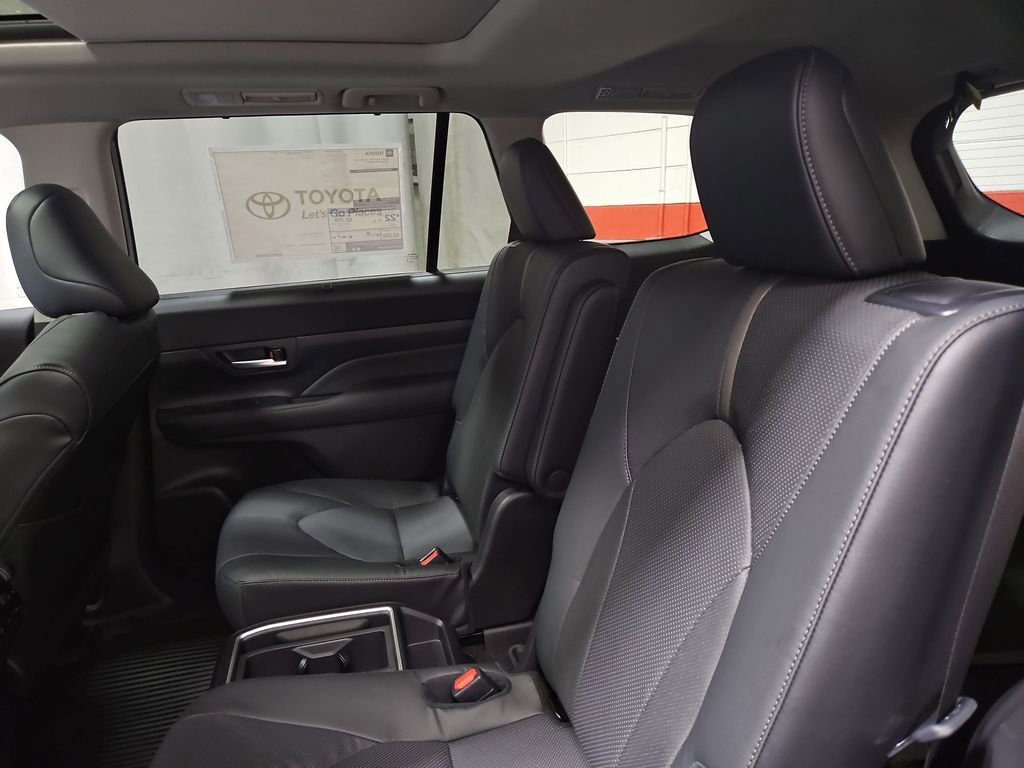 New 2026 Toyota Grand Highlander Platinum image 24