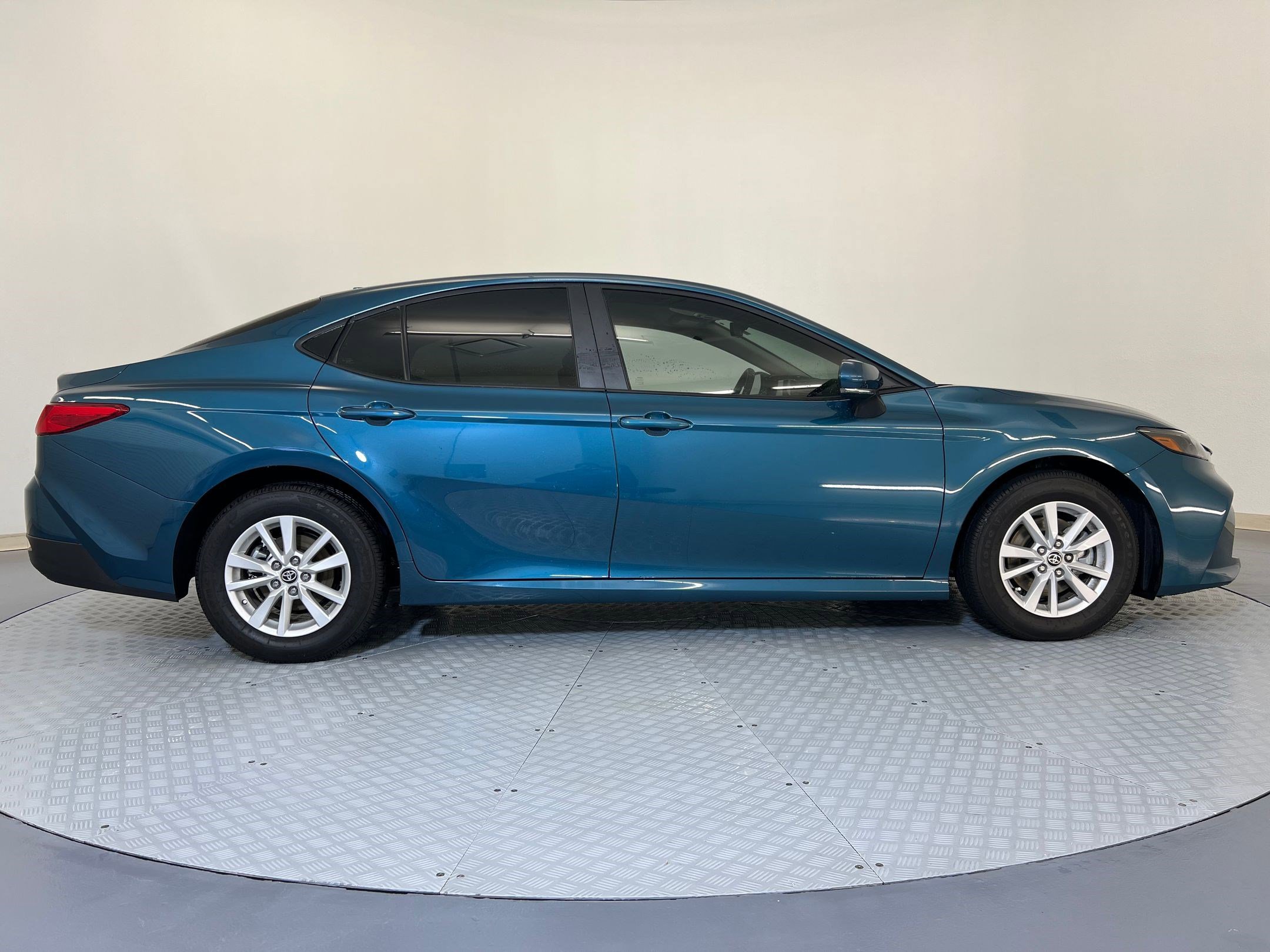 Used 2026 Toyota Camry LE w/ Convenience Package image 8