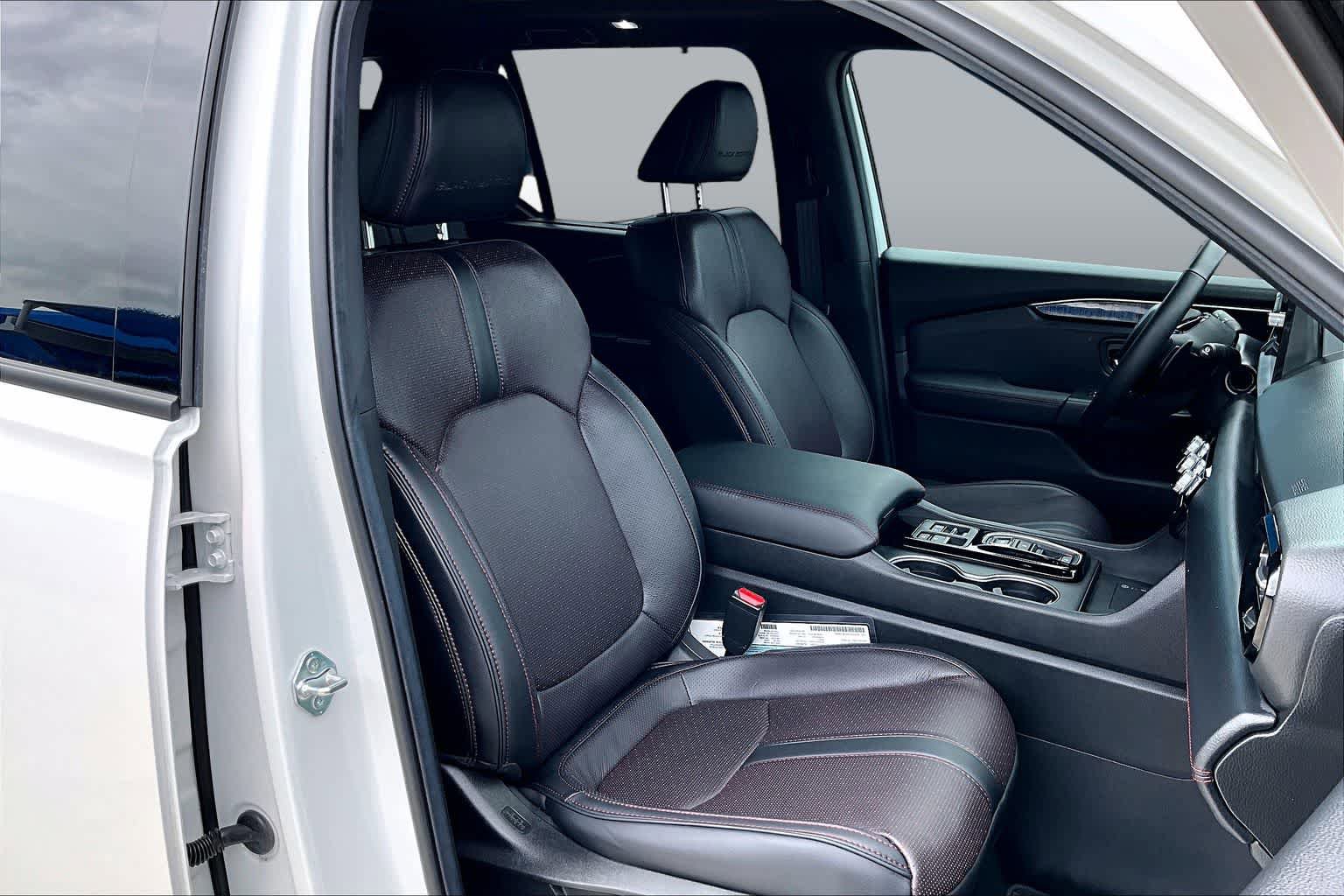 Used 2025 Honda Pilot Black Edition image 9
