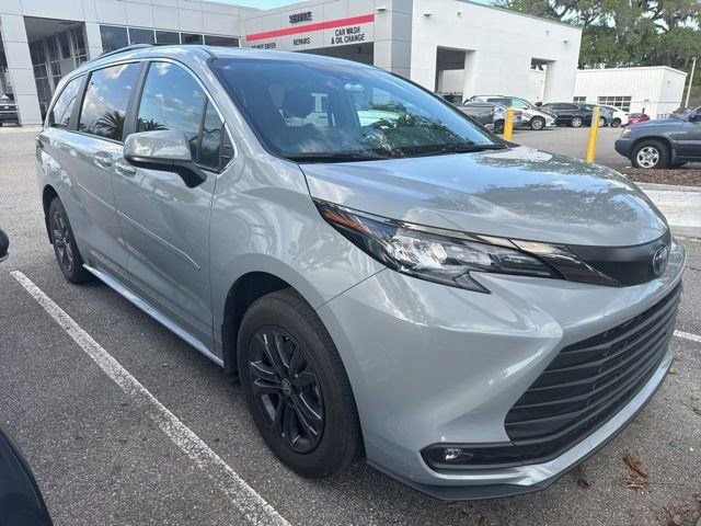Used 2024 Toyota Sienna XLE Woodland Edition image 5